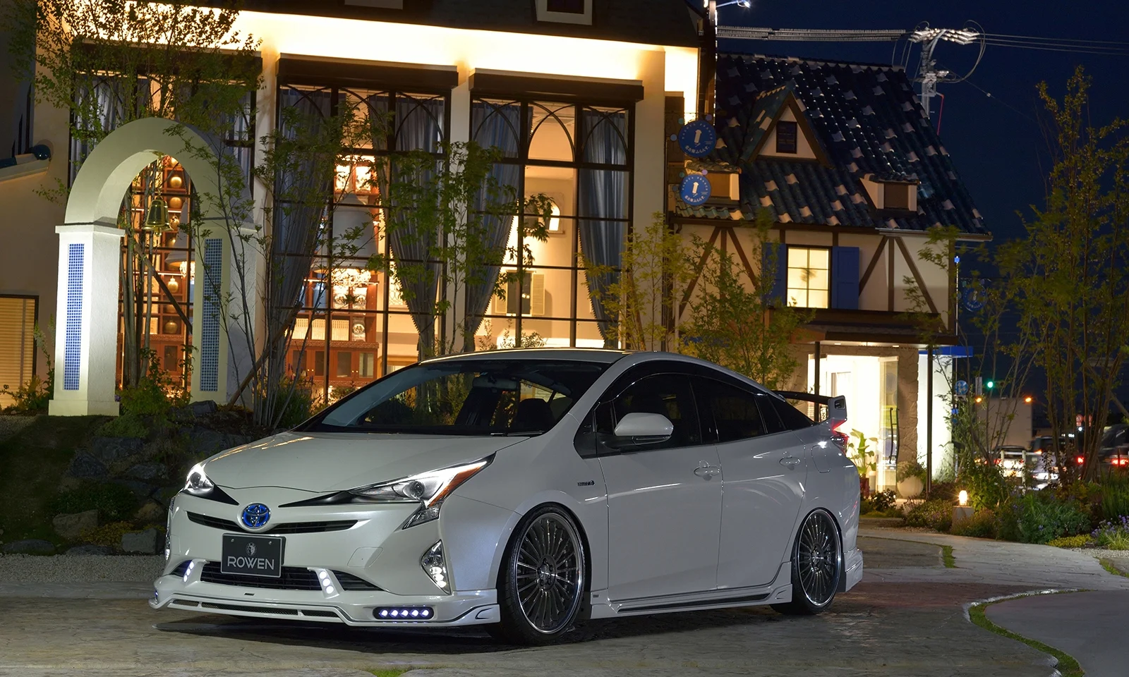 ชุดแต่ง TOYOTA 50 PRIUS MODEL ZVW5# 2015.12~2018.12 Rowen Japan