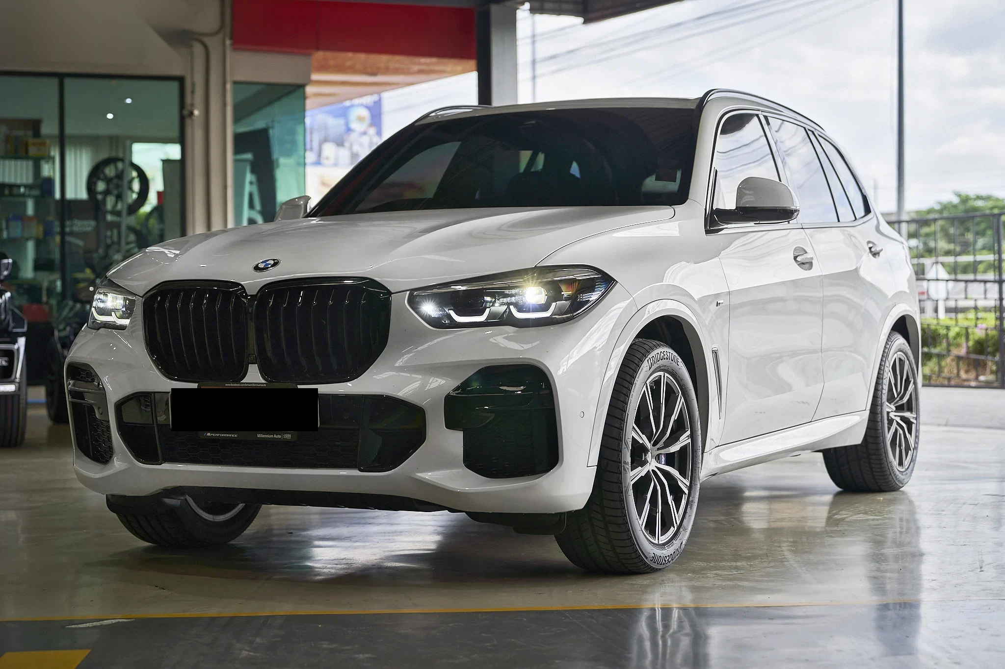 ชุดแต่ง BMW X5 G05 BMW X5 x Original X5M สปอยเลอร์หลังคา + Black Tips Prodrive Shop