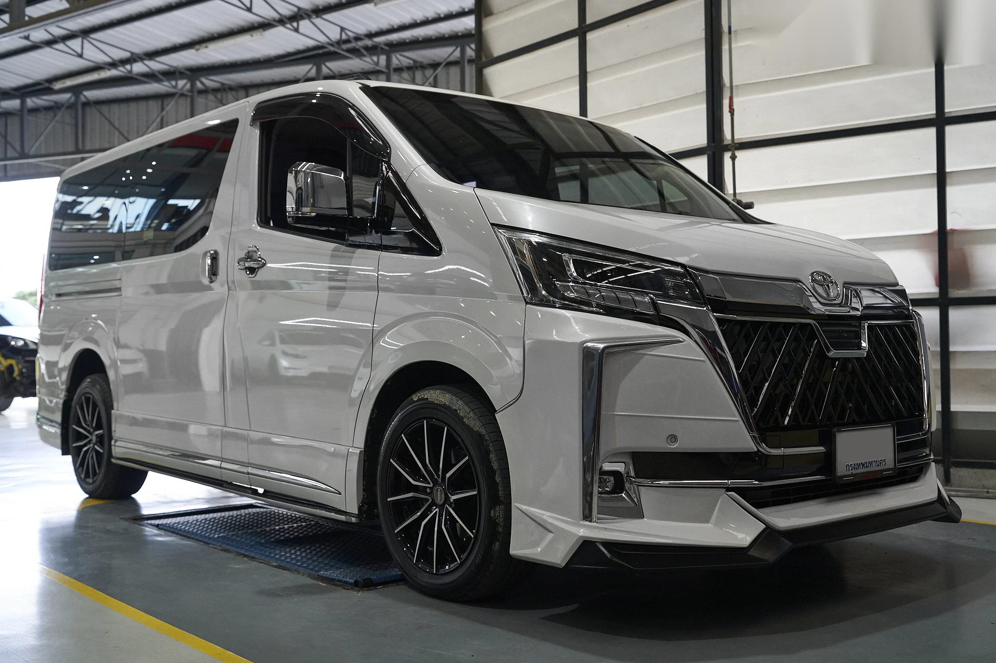 ชุดแต่ง TOYOTA Majesty Toyota Majesty x Wald Front Grill Prodrive Shop